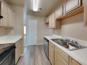 2025 Hollow Creek Dr in Dallas, TX - Building Photo - Building Photo