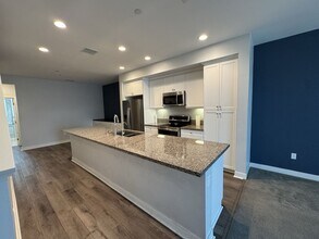 7678 Sunflower Dr in Pico Rivera, CA - Foto de edificio - Building Photo