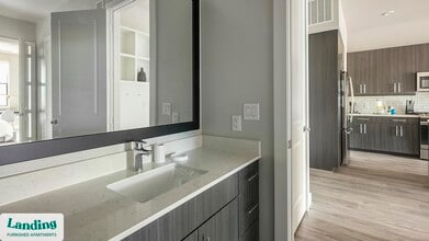 1215 Sawyer St, Unit 236 in Houston, TX - Foto de edificio - Building Photo