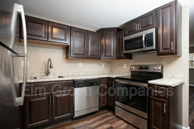 512 W River Rd in Manchester, NH - Building Photo - Building Photo