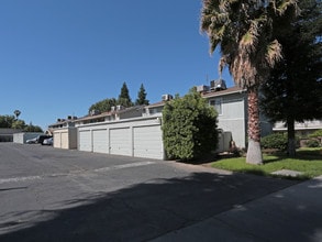 Harmony Apartments in Clovis, CA - Foto de edificio - Building Photo