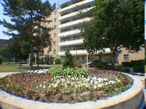 St. Andrews Towers East in Toronto, ON - Building Photo - Building Photo