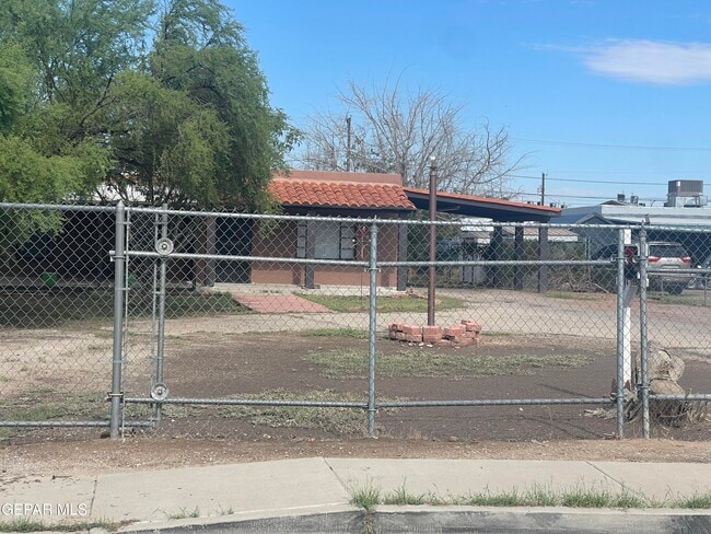 7817 West Dr in El Paso, TX - Building Photo - Building Photo