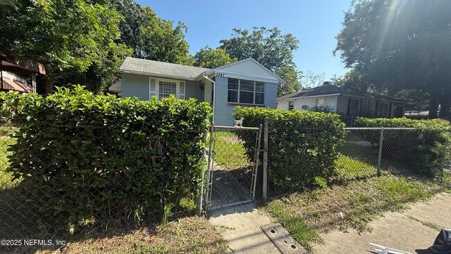 2047 W 16th St in Jacksonville, FL - Building Photo - Building Photo