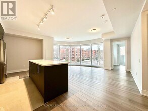 2525 Bathurst St in Toronto, ON - Building Photo - Building Photo