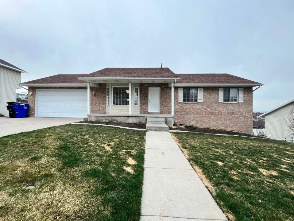 460 E 950 N, Unit Upstairs Apartment in Springville, UT - Foto de edificio