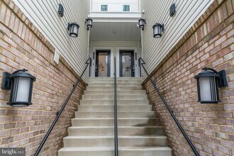 1324 Rail Stop Dr in Woodbridge, VA - Building Photo - Building Photo