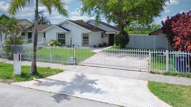 12618 SW 211th Terrace in Miami, FL - Building Photo - Building Photo