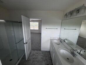112 Day Lily Ln in Wentzville, MO - Building Photo - Building Photo
