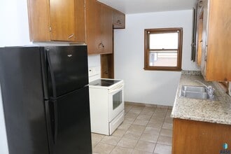 2416 S Glendale Ave in Sioux Falls, SD - Building Photo - Building Photo