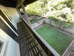 382 N Hollywood Way in Burbank, CA - Foto de edificio - Building Photo