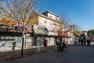 7319 37th Rd in Jackson Heights, NY - Foto de edificio - Building Photo