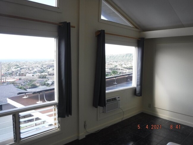 4075 Koko Dr in Honolulu, HI - Building Photo - Building Photo