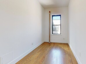 41-07 28th Ave in Queens, NY - Building Photo - Building Photo