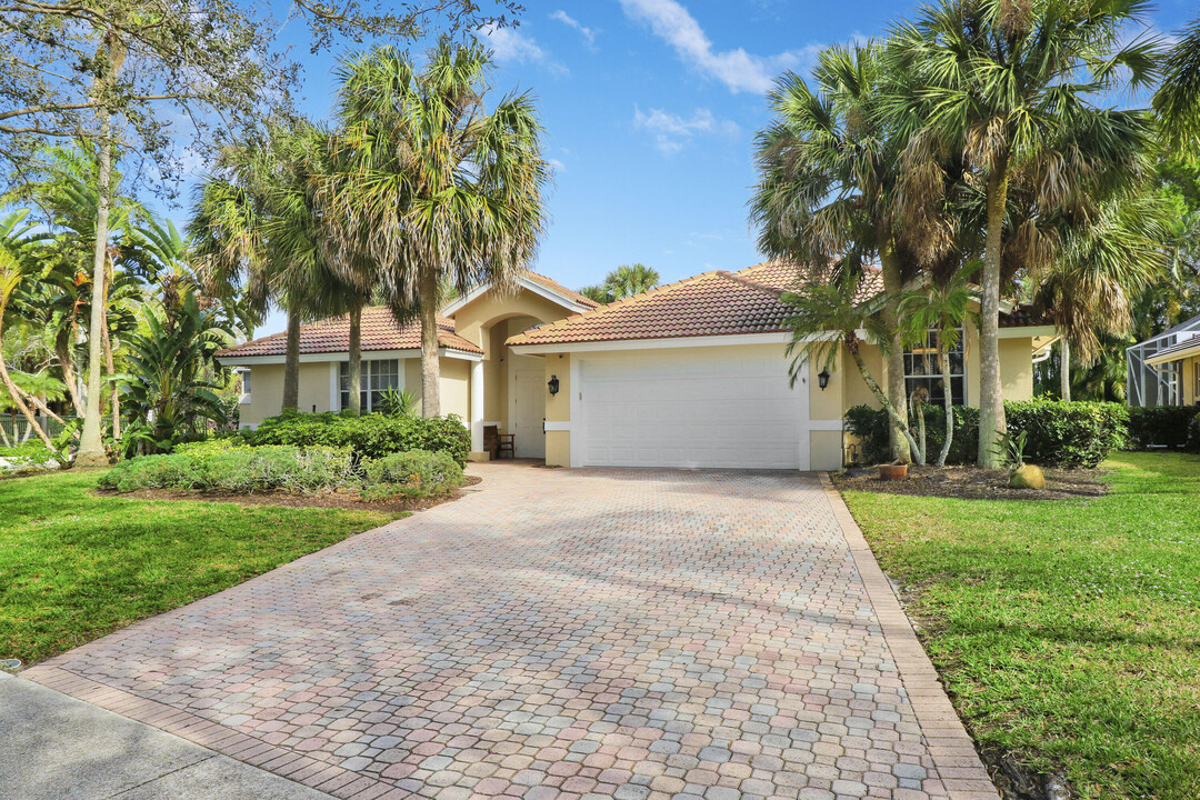 6995 Cypress Cove Cir in Jupiter, FL - Building Photo