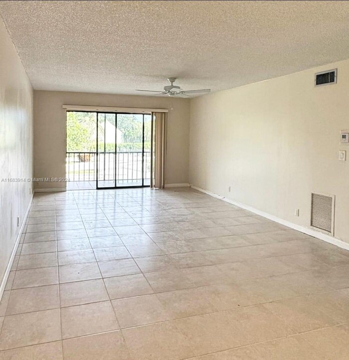 3105 Oakland Shores Dr in Oakland Park, FL - Building Photo