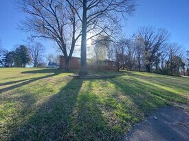 1806 E Spring St in Cookeville, TN - Building Photo