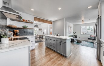 5058 S Honeymoon Bay Rd in Freeland, WA - Building Photo - Building Photo