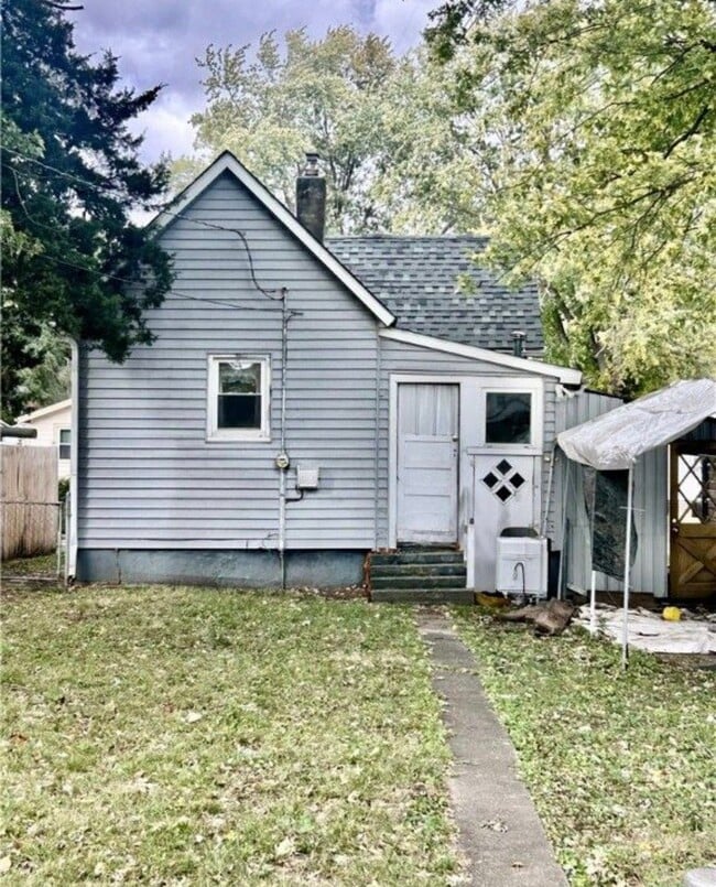 property at 925 W Olive St