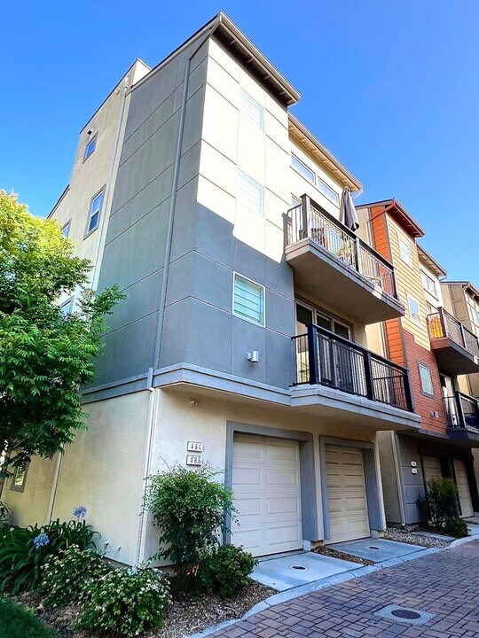 484 Tailoff Ln in Sacramento, CA - Building Photo