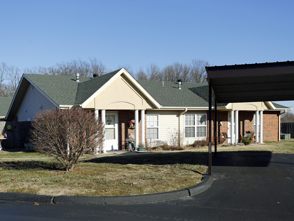 Villas at Forest Park in Nixa, MO - Building Photo