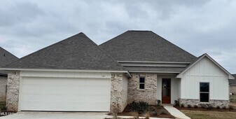 107 Southern Oak Wy in Canton, MS - Building Photo