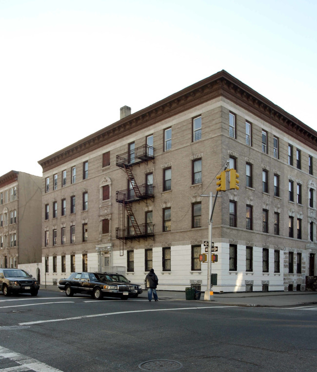 653 Knickerbocker Ave in Brooklyn, NY - Building Photo - Building Photo