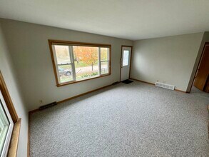 638 Englewood Ave in Waterloo, IA - Foto de edificio - Building Photo