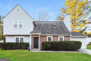 721 Dunaire Way in Jonesboro, GA - Building Photo