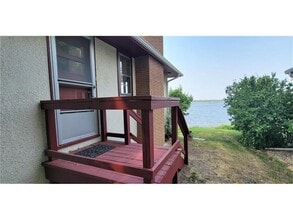 2331 W Medicine Lake Dr in Minneapolis, MN - Building Photo - Building Photo