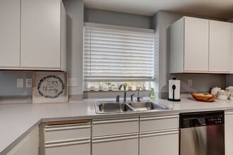 651 NE Ellis Way in Oak Harbor, WA - Building Photo - Building Photo