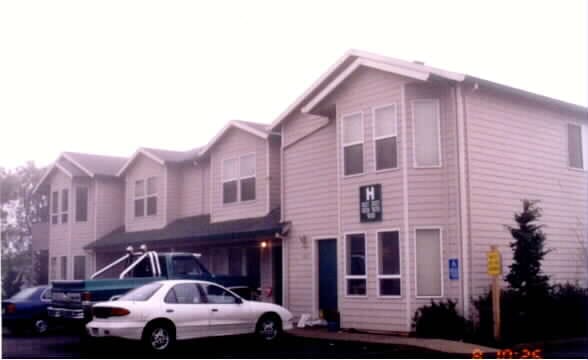 Hilltop Court Apartments in Oregon City, OR - Foto de edificio - Building Photo