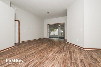 5349 Montserrat Dr, Unit Apt. 202 in Lakeland, FL - Foto de edificio - Building Photo