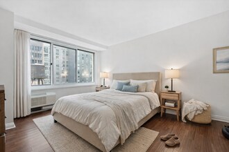 211 E Ohio St, Unit T01 in Chicago, IL - Foto de edificio - Building Photo