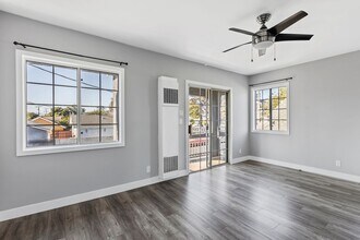 1608 W 42nd Pl in Los Angeles, CA - Building Photo - Building Photo