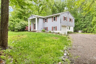 21 Pheasant Run Dr in Ledyard, CT - Building Photo - Building Photo