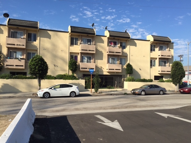 Strohm Apartments in North Hollywood, CA - Foto de edificio - Building Photo