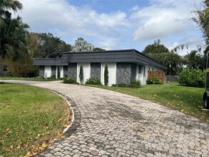 11321 N Mount Dr in Plantation, FL - Building Photo - Building Photo