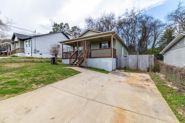 2013 Paris Rd NW in Knoxville, TN - Building Photo - Building Photo