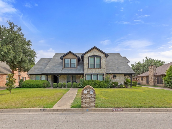 property at 6504 Lago Vista Dr