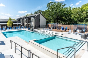 Meridian Park in Nashville, TN - Building Photo