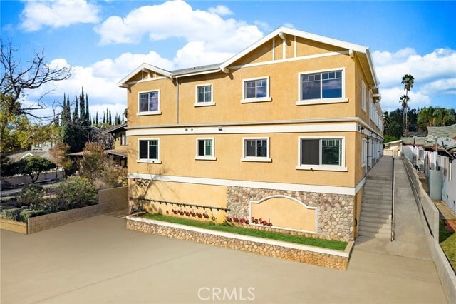 5639 Huntington Dr in Los Angeles, CA - Foto de edificio - Building Photo