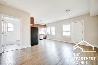 3409 W Fullerton Ave, Unit 2A in Chicago, IL - Building Photo - Building Photo