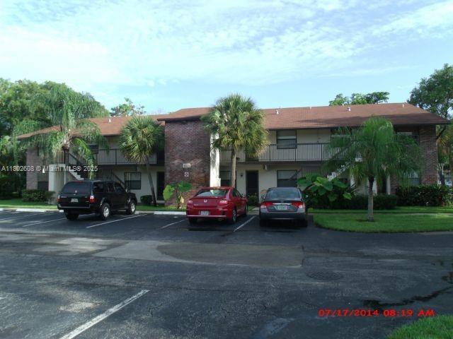 6010 Shaker Wood Cir in Tamarac, FL - Building Photo