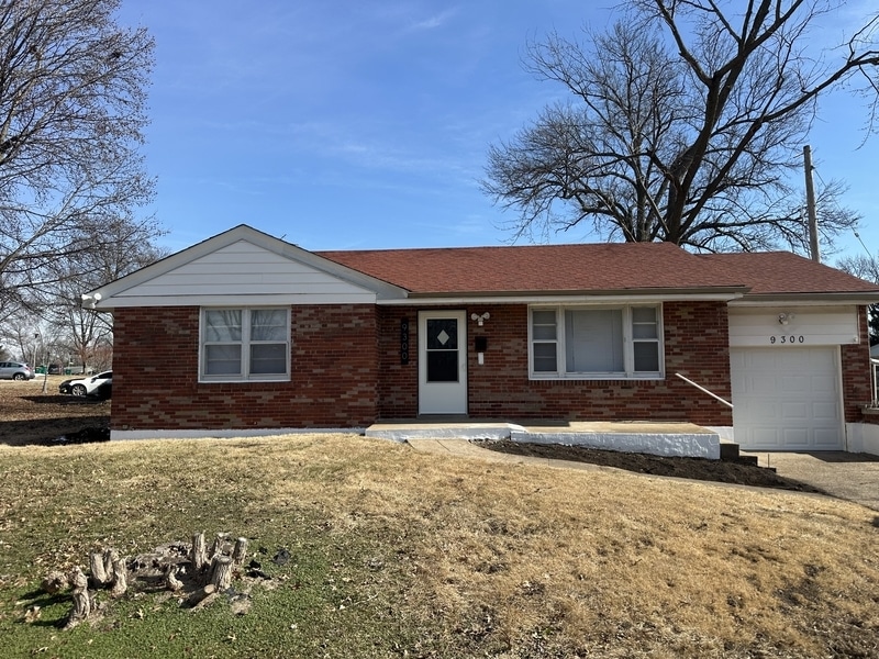 9300 Ardmore Dr in St. Louis, MO - Building Photo