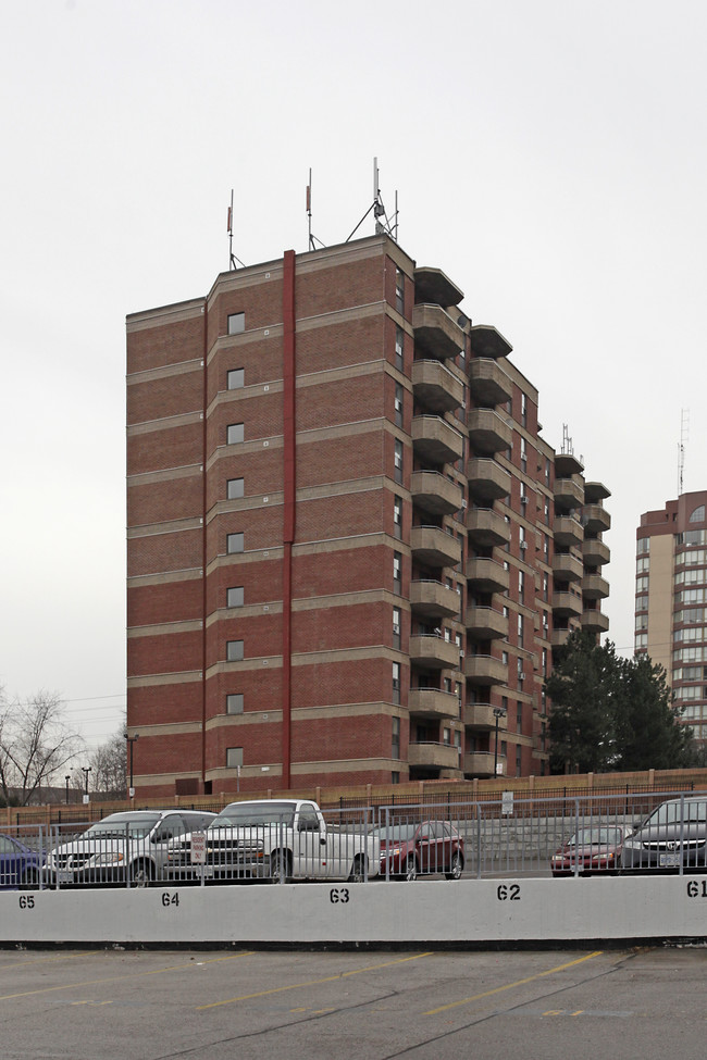 Fairview Place in Mississauga, ON - Building Photo - Building Photo