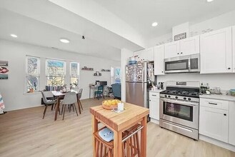 3637 W Iowa St in Chicago, IL - Building Photo - Building Photo
