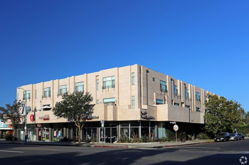 Laurel Canyon Lofts in Valley Village, CA - Building Photo