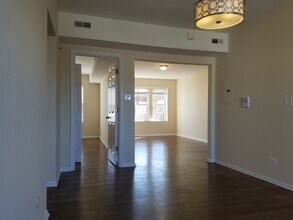 1501 N Kolin Ave in Chicago, IL - Building Photo - Building Photo