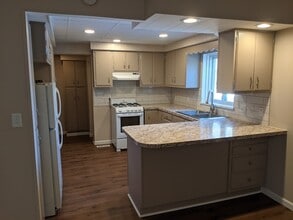 510 Reinhardt Dr in Bay City, MI - Foto de edificio - Building Photo